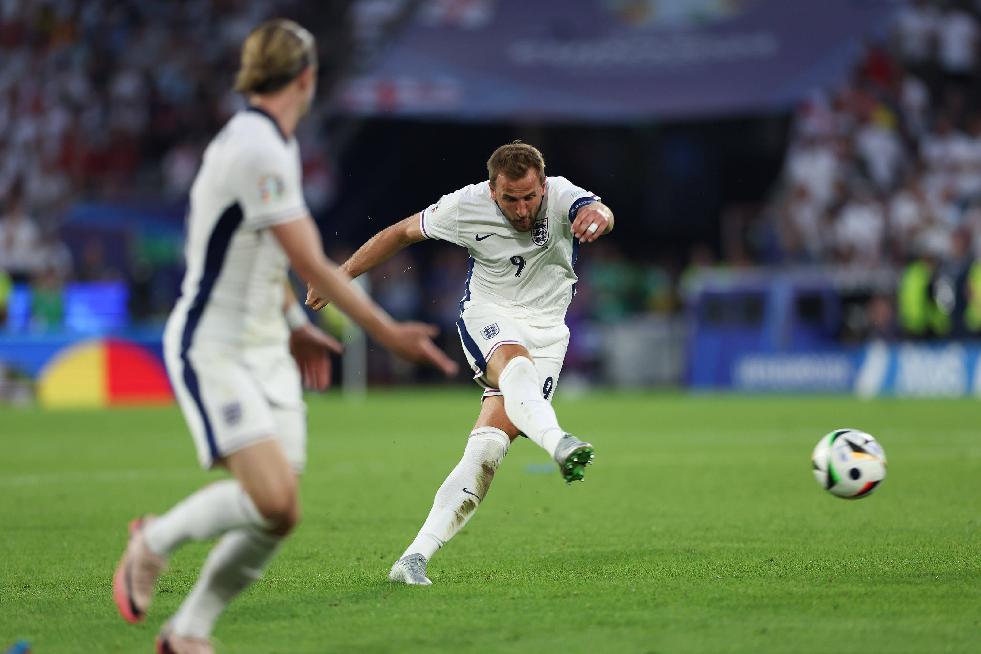 星空体育入口官网-英格兰队表现抢眼，晋级国际锦标赛半决赛