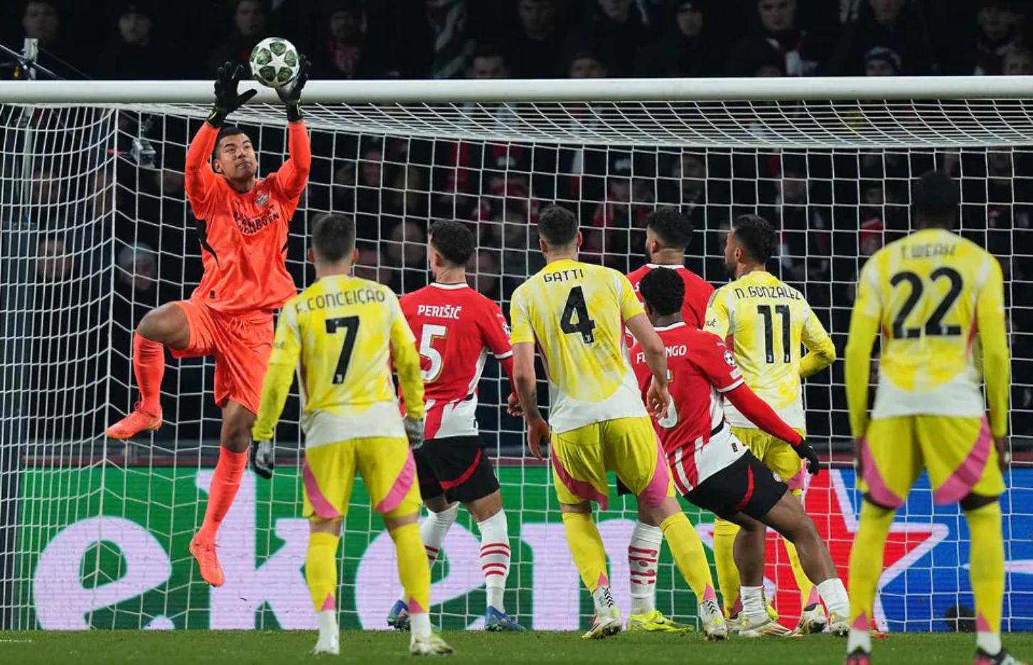 星空体育入口官网-欧预赛比赛一触即发，队员拼搏斗志昂扬的简单介绍