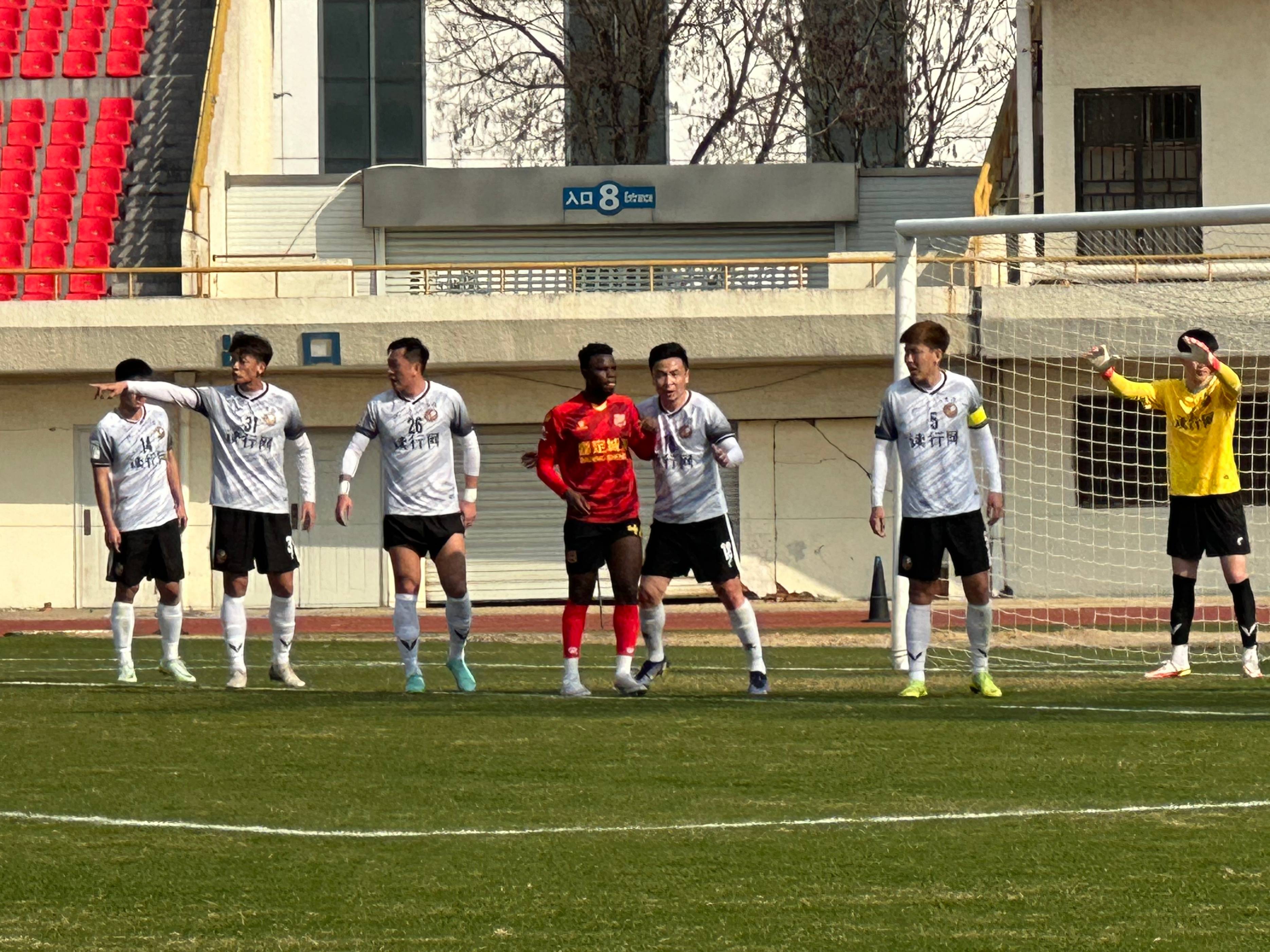 星空体育官方-队员配合默契，球队以小胜取得比赛的简单介绍