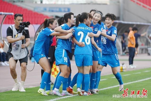 星空体育电脑版-包含中国女足队员备战国际足球赛事，意气风发的词条